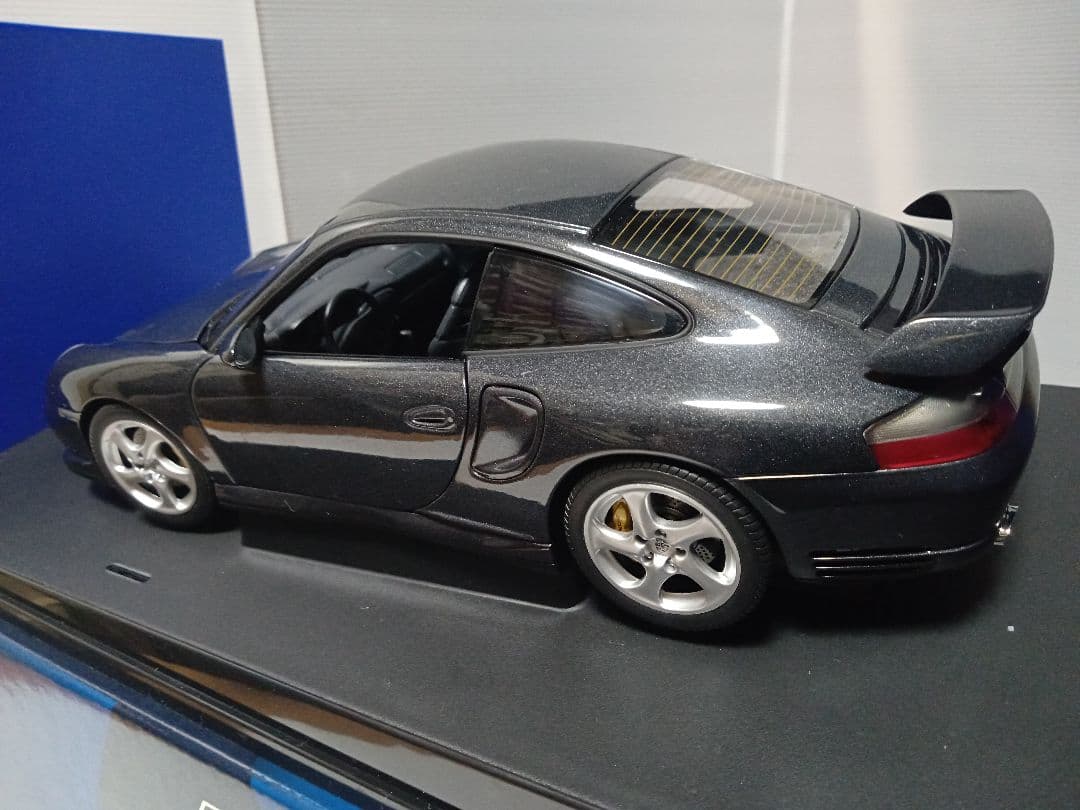 オートアート 1/18 ポルシェ911 996 GT2 2002