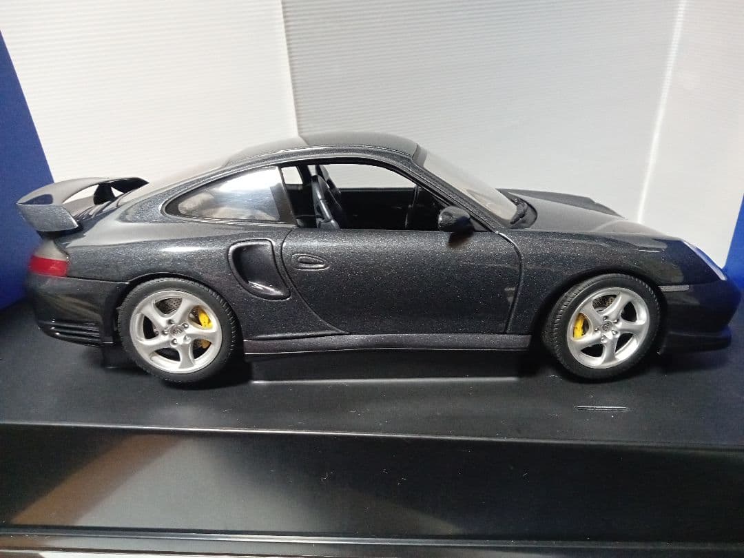 オートアート 1/18 ポルシェ911 996 GT2 2002
