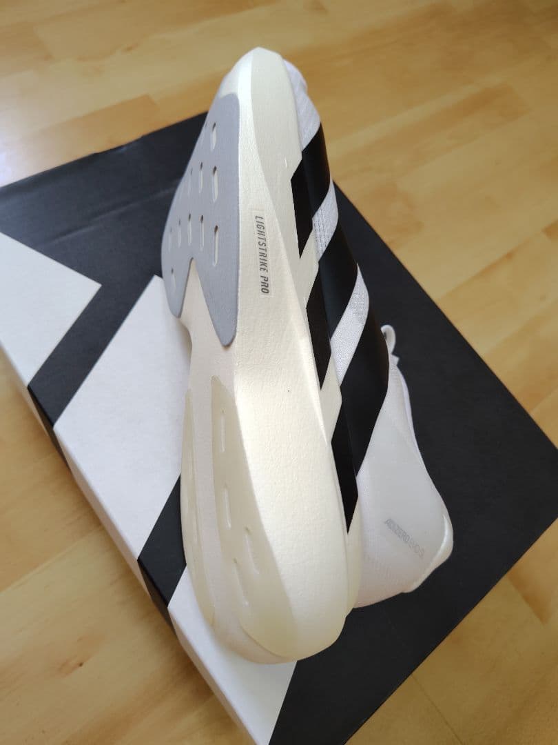 【未使用 & 送料無料】Adizero EVO SL（27.5、白黒ミックス）