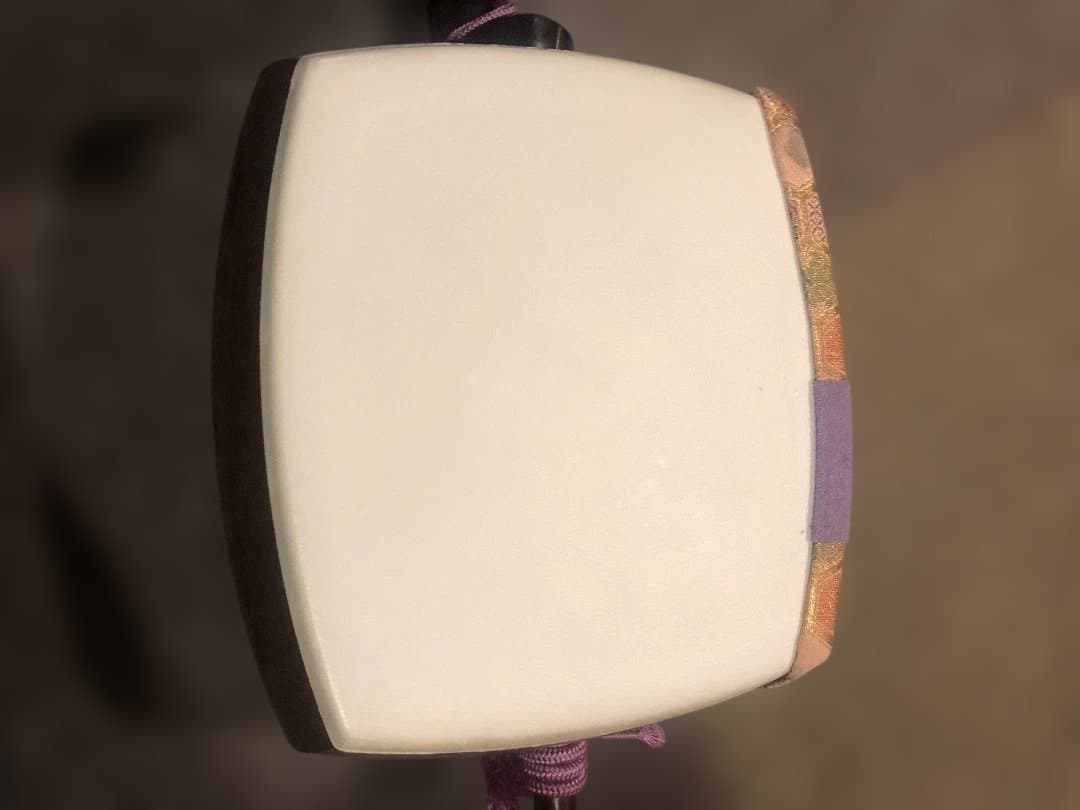 三味線ケースと三味線,高級バチ