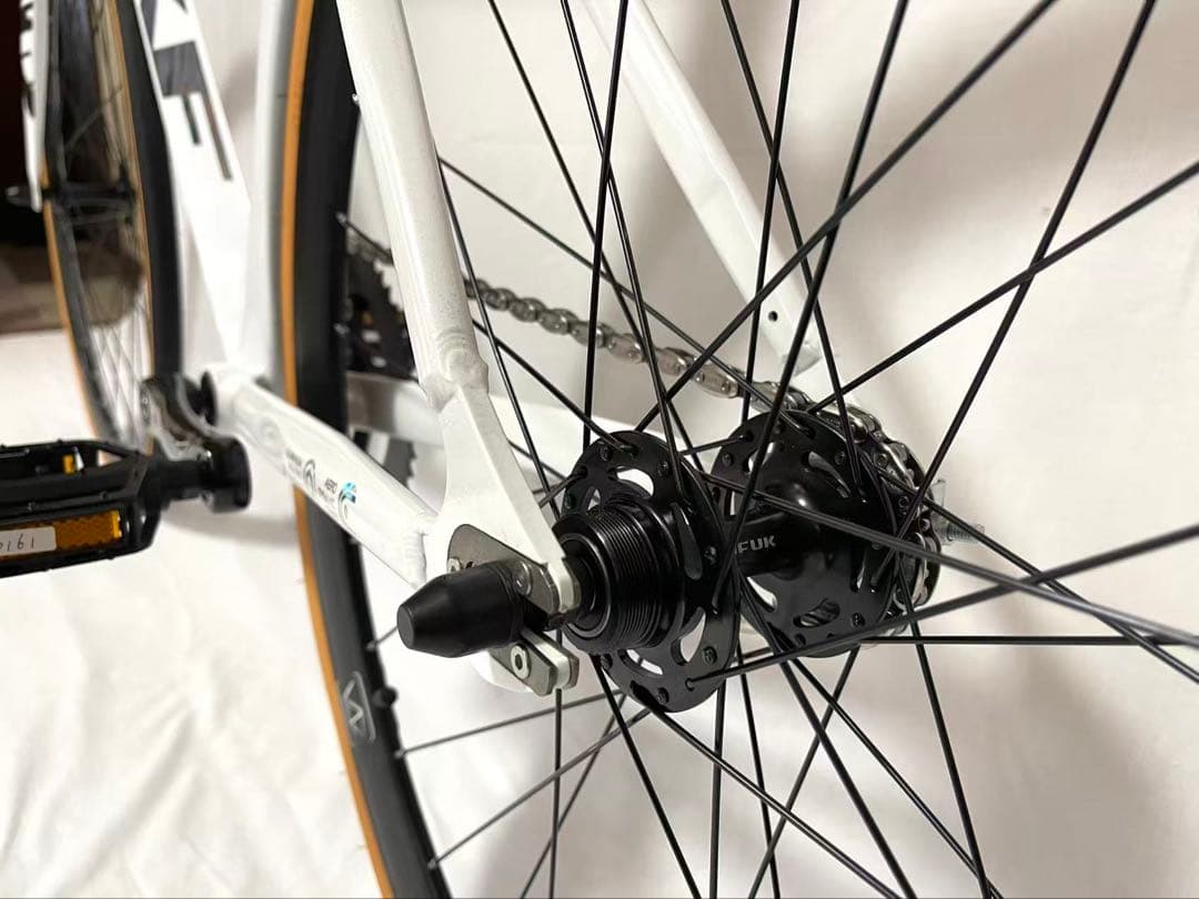 新品・未使用JIXFピストバイクFIXED GEARホワイトフロントブレーキ付