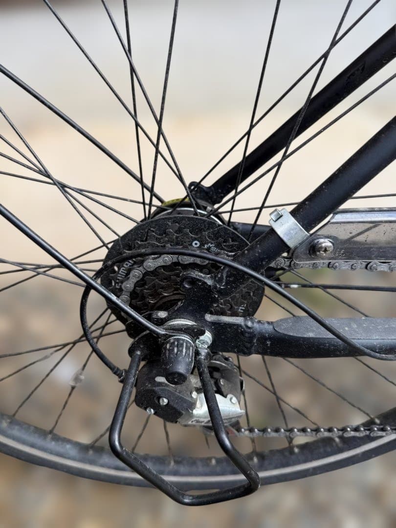 2/11値下げ実施　ブリヂストン クロスバイク 黒 前バスケット付き