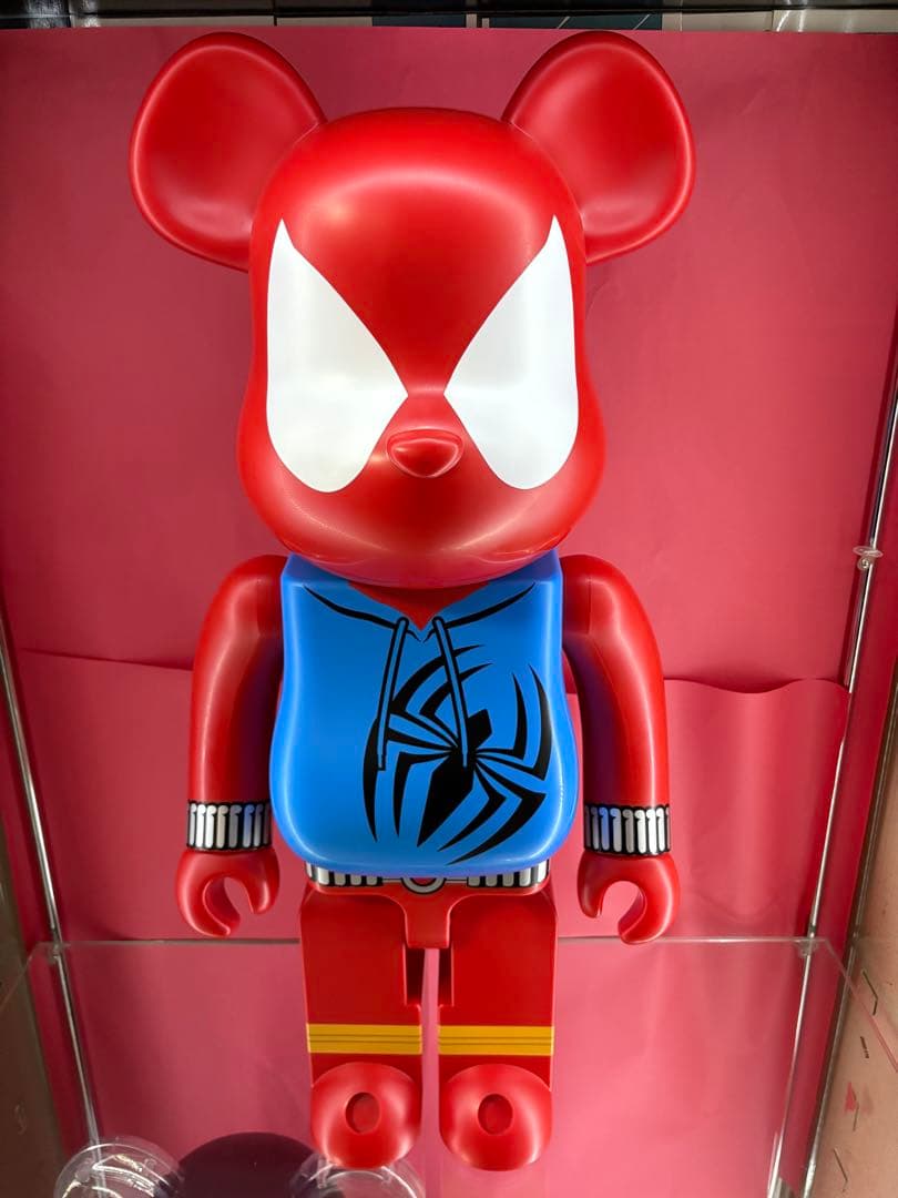 スカーレットスパイダー1000% マーベル　ベアブリック　フィギュア