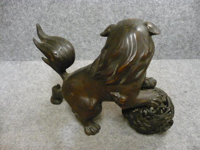 古銅玉獅子の置物 [B31640]