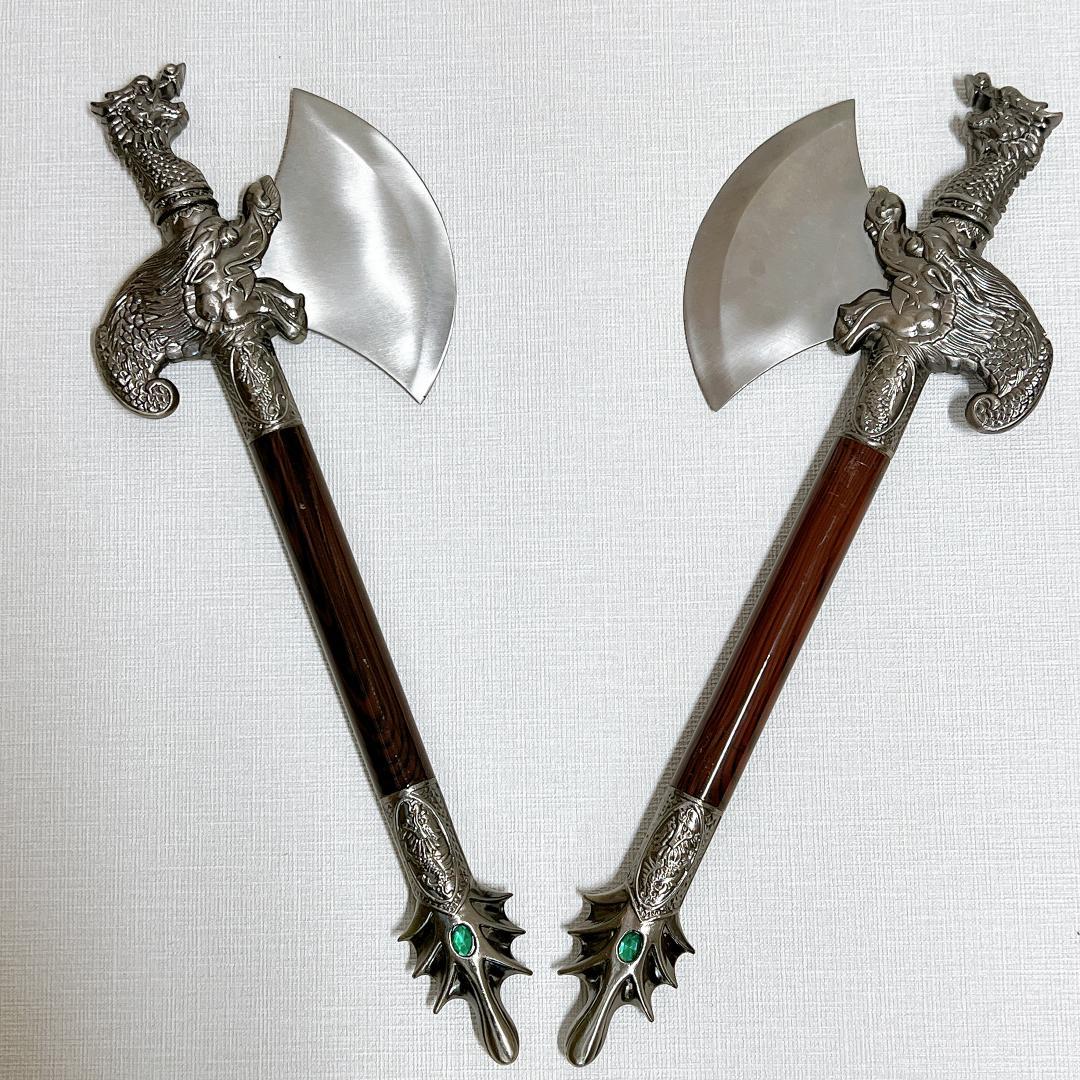 【希少✨】バトルアックスの壁掛け　中世ヨーロッパ風の壁掛け　鉄製で重量感あり