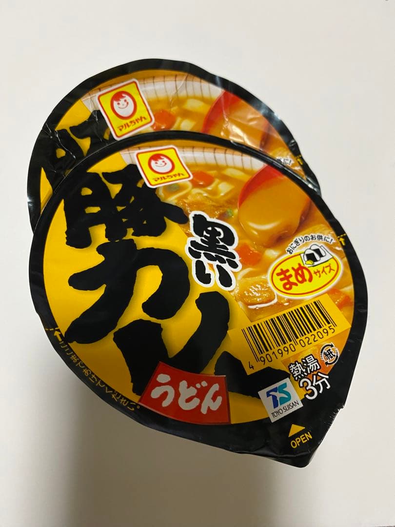 珍品！マルちゃん黒い豚カレーうどんまめサイズの製造ミスの蓋