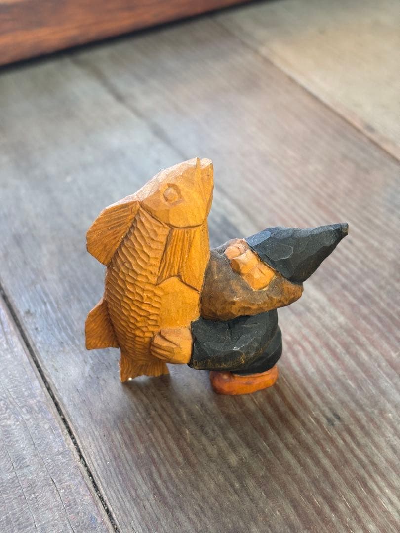 藤岡孝一 木彫 ポルックス 小人 魚を抱える小人 b 北海道作家　彫刻