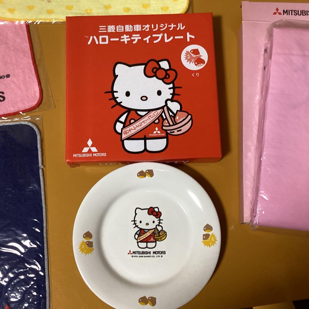 2204 ハローキティ×三菱自動車ハンカチ &食器 &レジャーシート