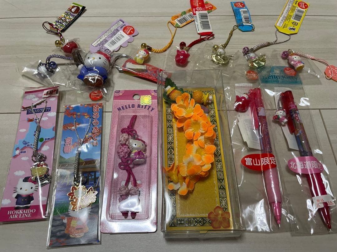 新品希少 サンリオ ご当地ハローキティ ハワイ 韓国 アゲハ蝶 根付けストラップ