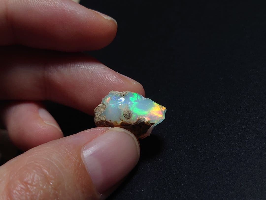 プレシャスオパール 原石 多色　ジュエリー　グレード　エチオピア　鉱物