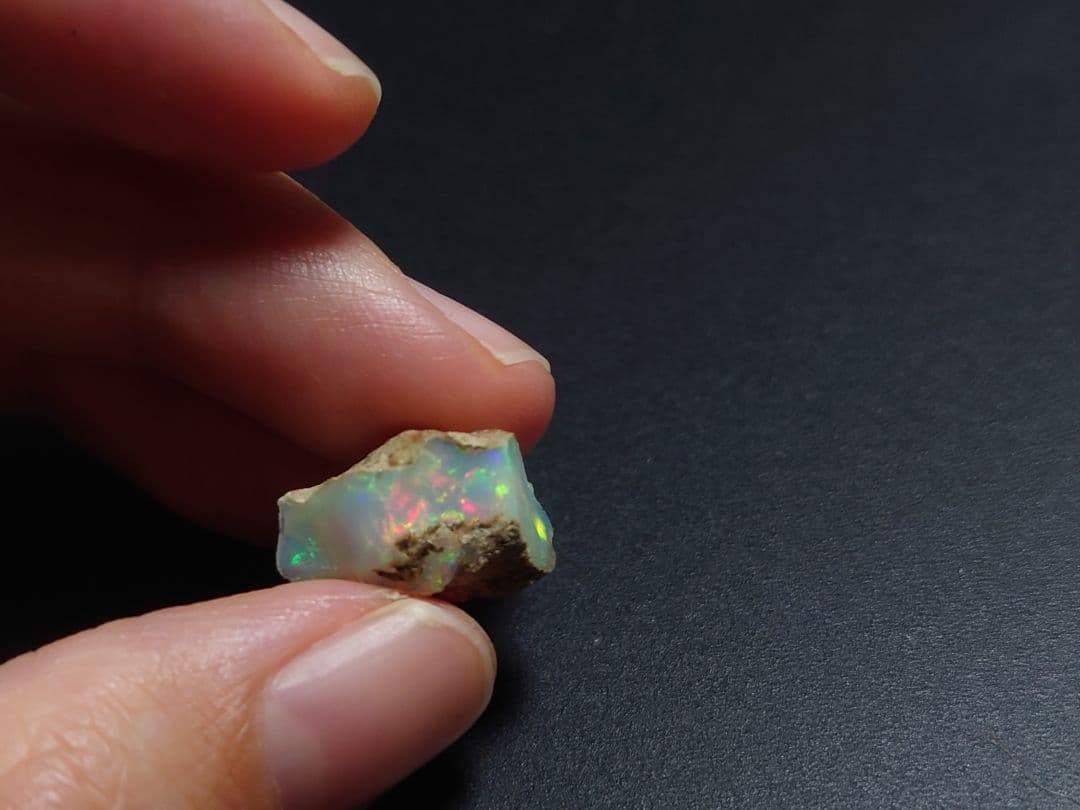 プレシャスオパール 原石 多色　ジュエリー　グレード　エチオピア　鉱物