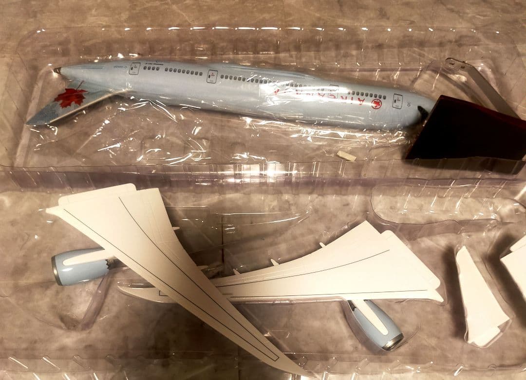 3/24…new! Air カナダ／Boeing777 1/150巨大モデル