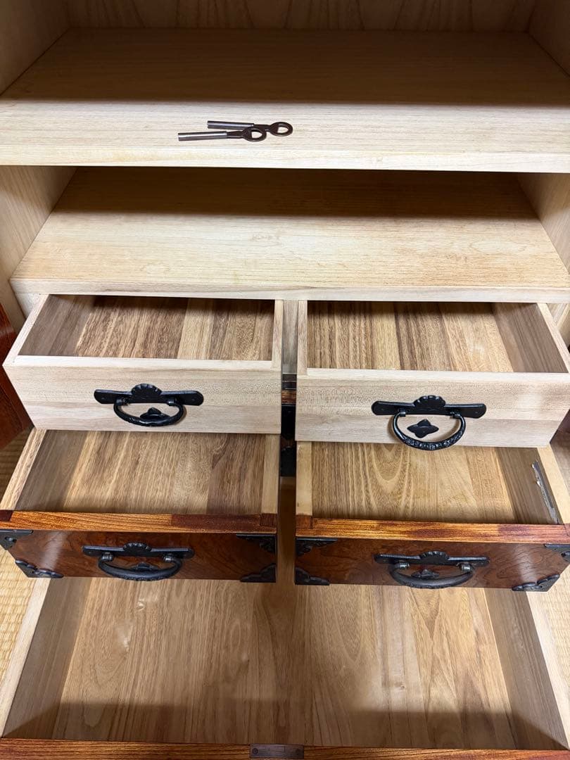 和箪笥 アンティーク たんす伝統的な日本の木製タンス