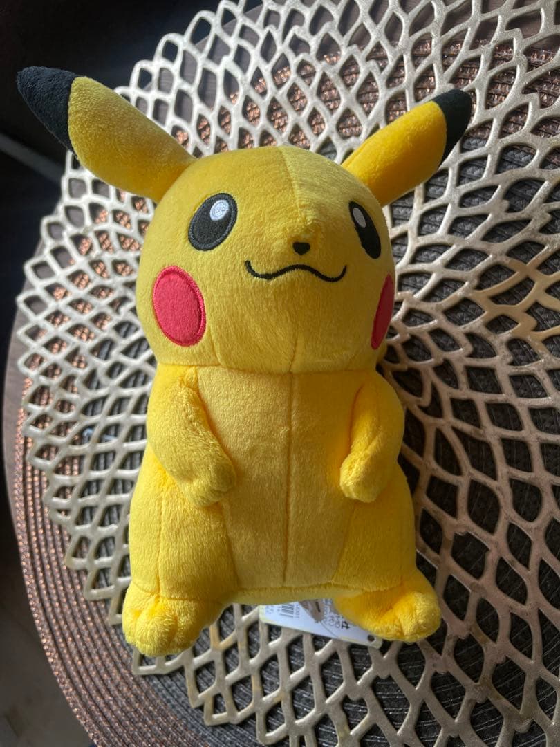 ポケモン　ピカチュウ　ぬいぐるみ