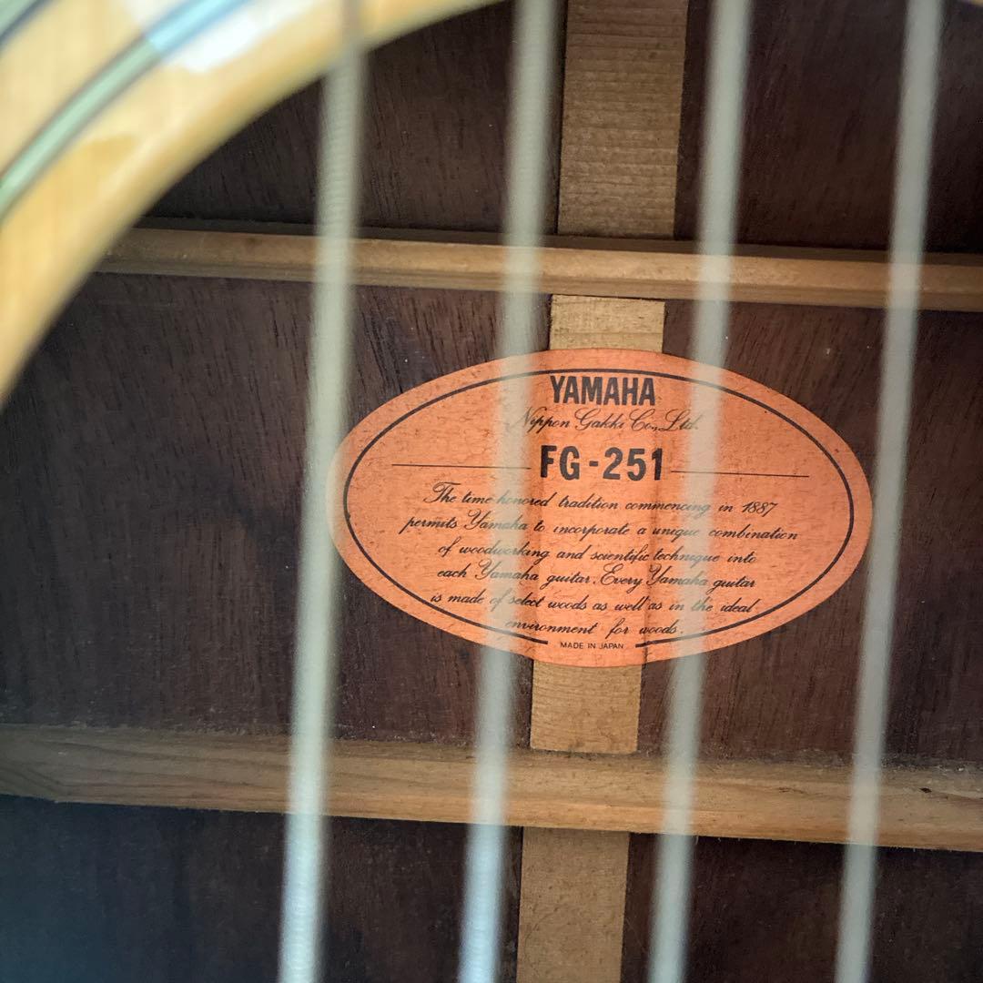 ヤマハ　アコースティックギター　ケース付き