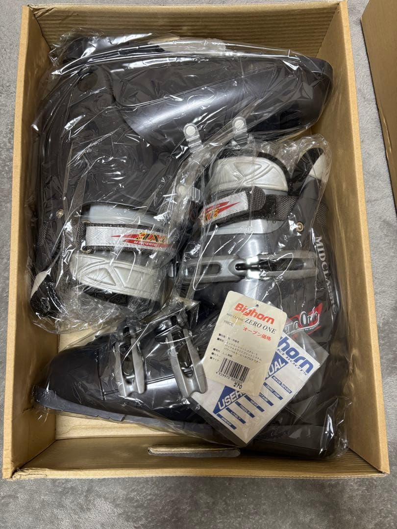 ZERO-ONE P.D グレー スキー ブーツ 未使用