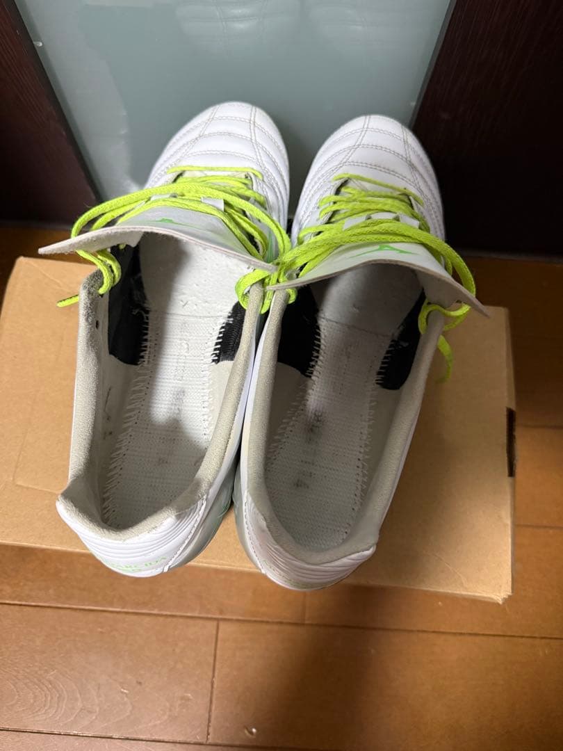 ミズノモナルシーダネオ3 限定カラー