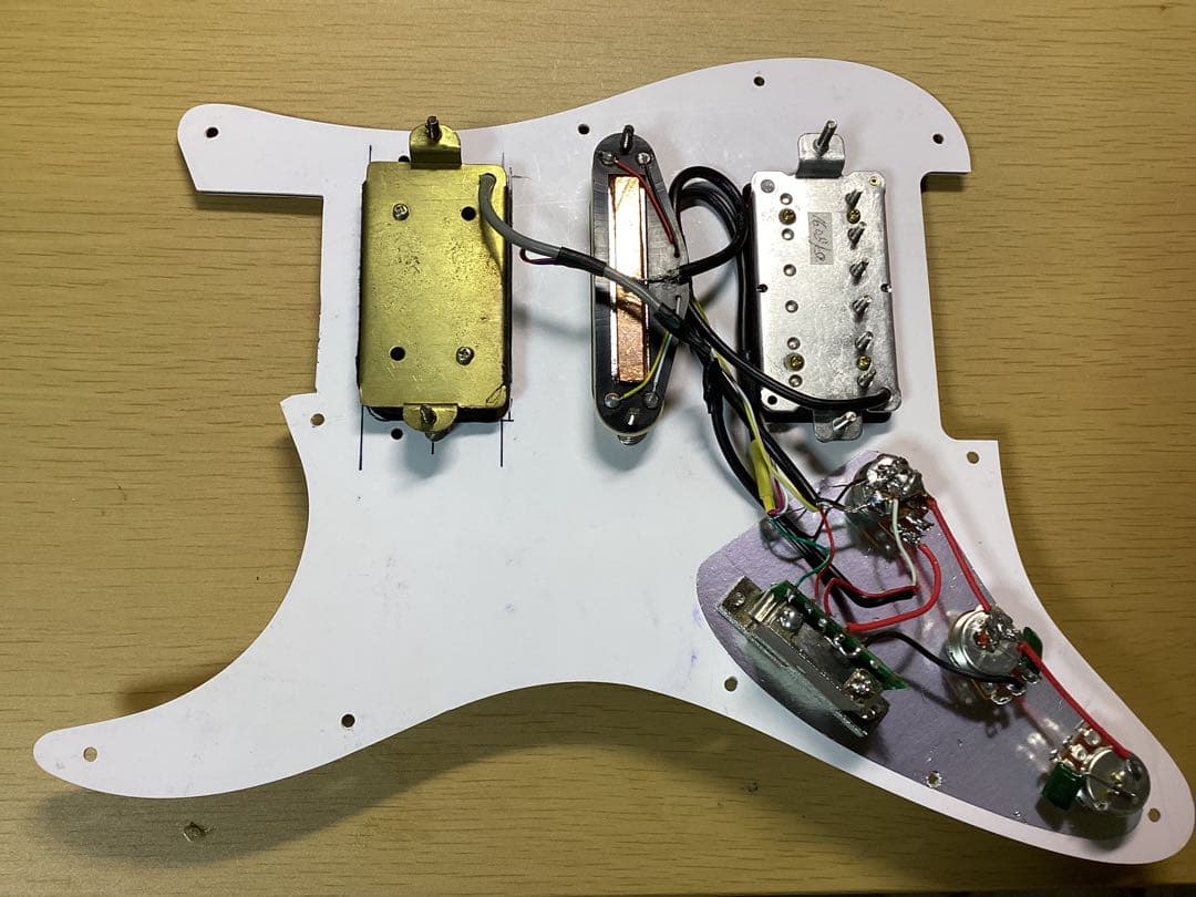 エレキギター ストラト　3H ブラスブロック
