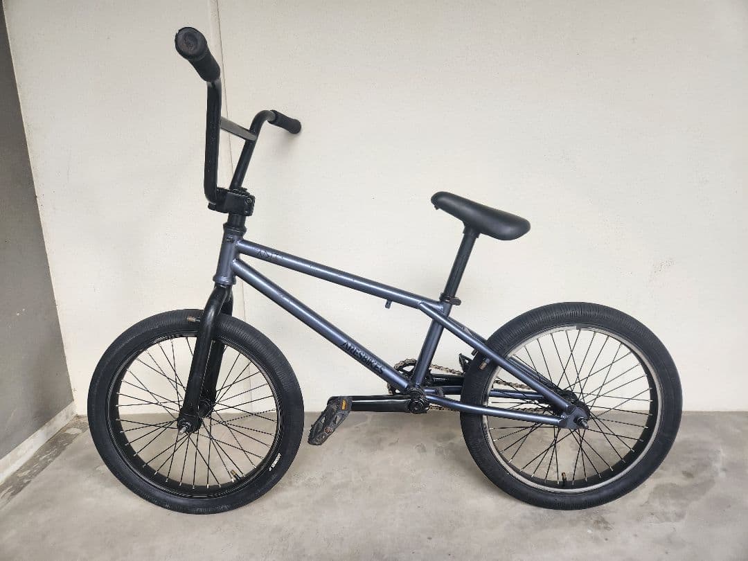 ARES ADIT 18インチ BMX