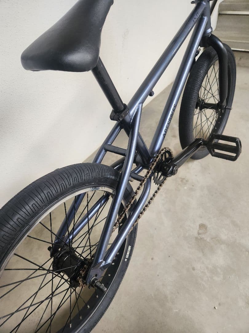 ARES ADIT 18インチ BMX