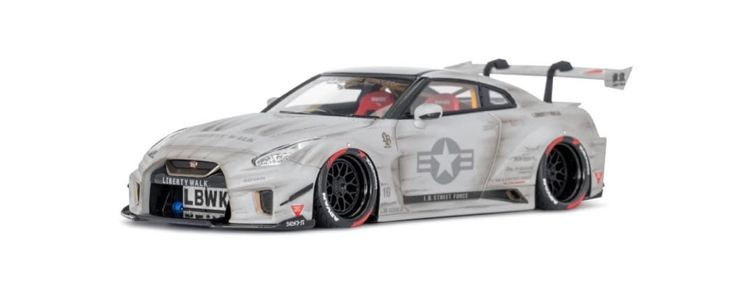 Liberty Walk Nissan GT-R ミニカー 1/43