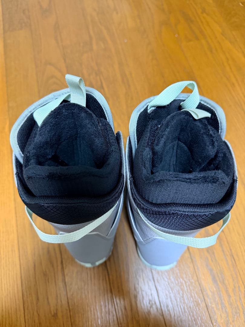 2回着用バートン　23センチBOAシステム キッズ用スノーボードブーツ グレー