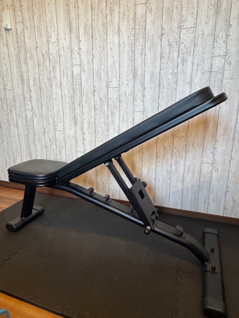 調整可能なトレーニングベンチ ブラック