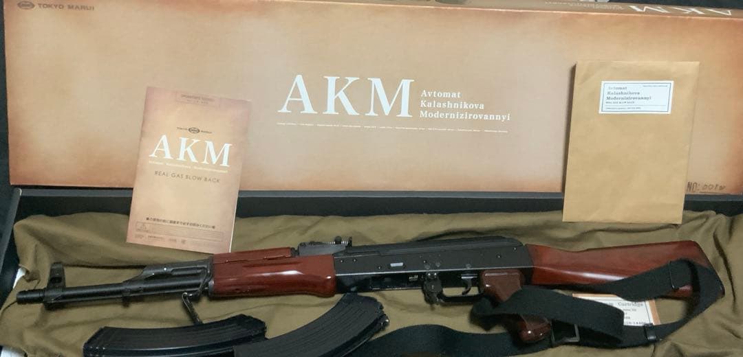 AKM ガスブローバック　スペアマガジン・スリング付き