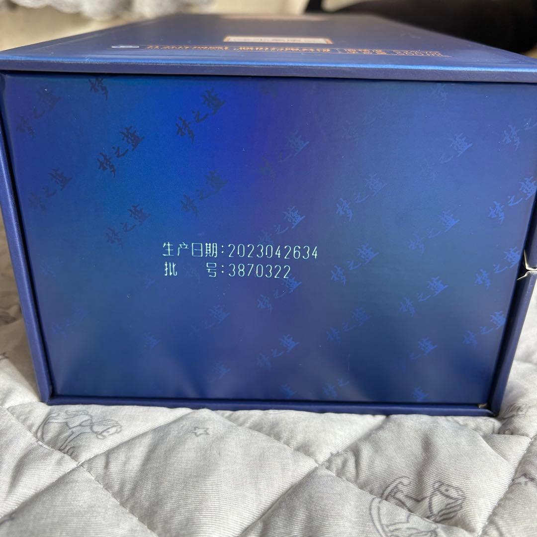 新品　中国白酒【江蘇洋河酒家　夢之藍　水晶版】　550ml 52% グラスつき