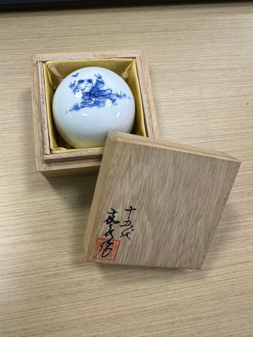 茶道用青い絵柄の陶器