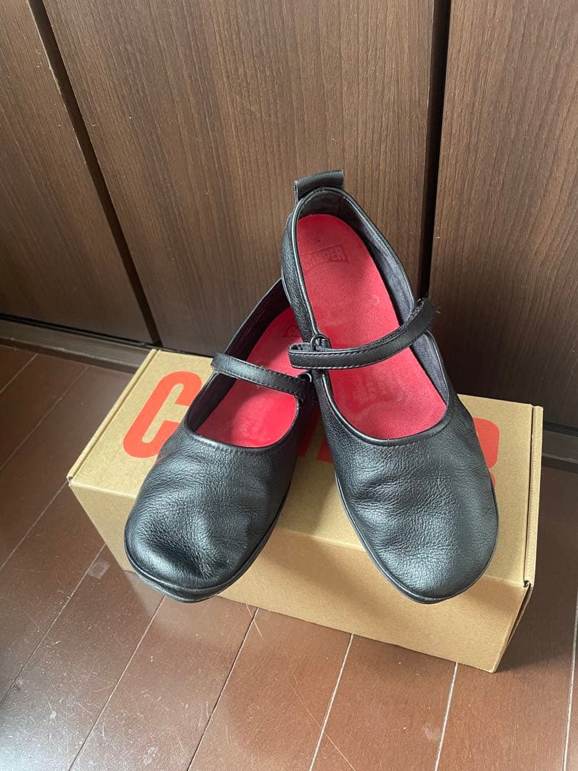 29日まで限定値下げ☆美品☆カンペール本革ストラップ付きフラットシューズ