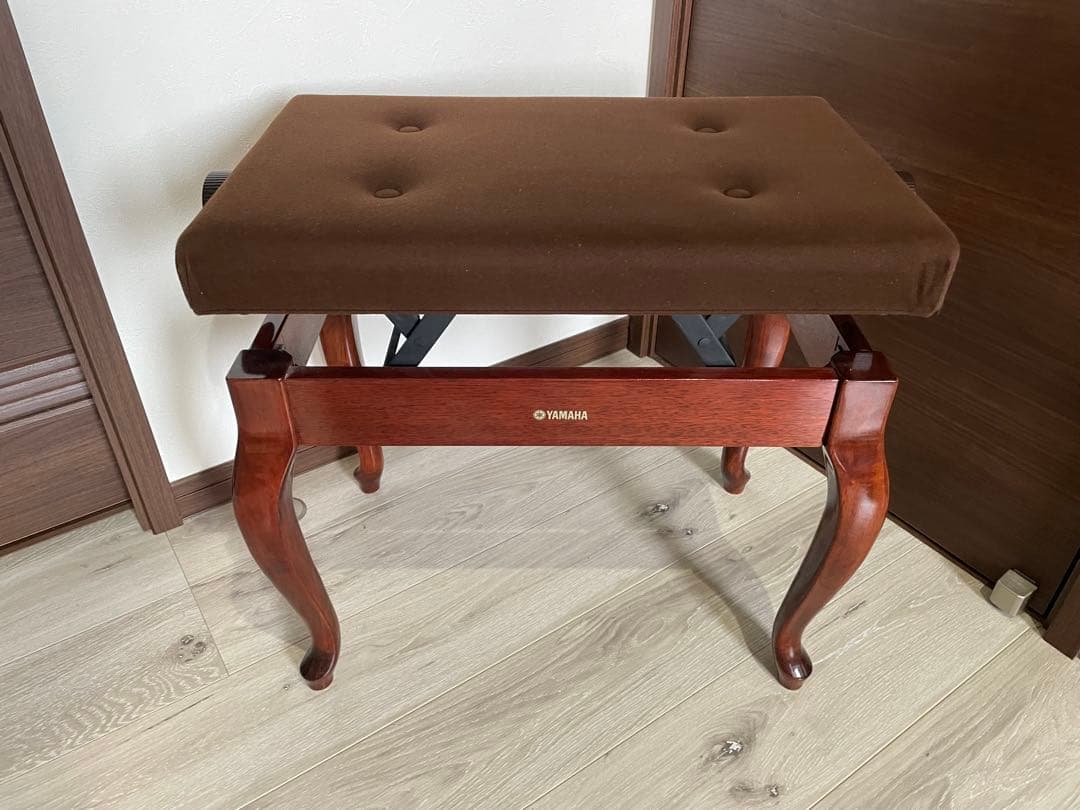 中古美品.ヤマハピアノ付属椅子木目猫脚.No50