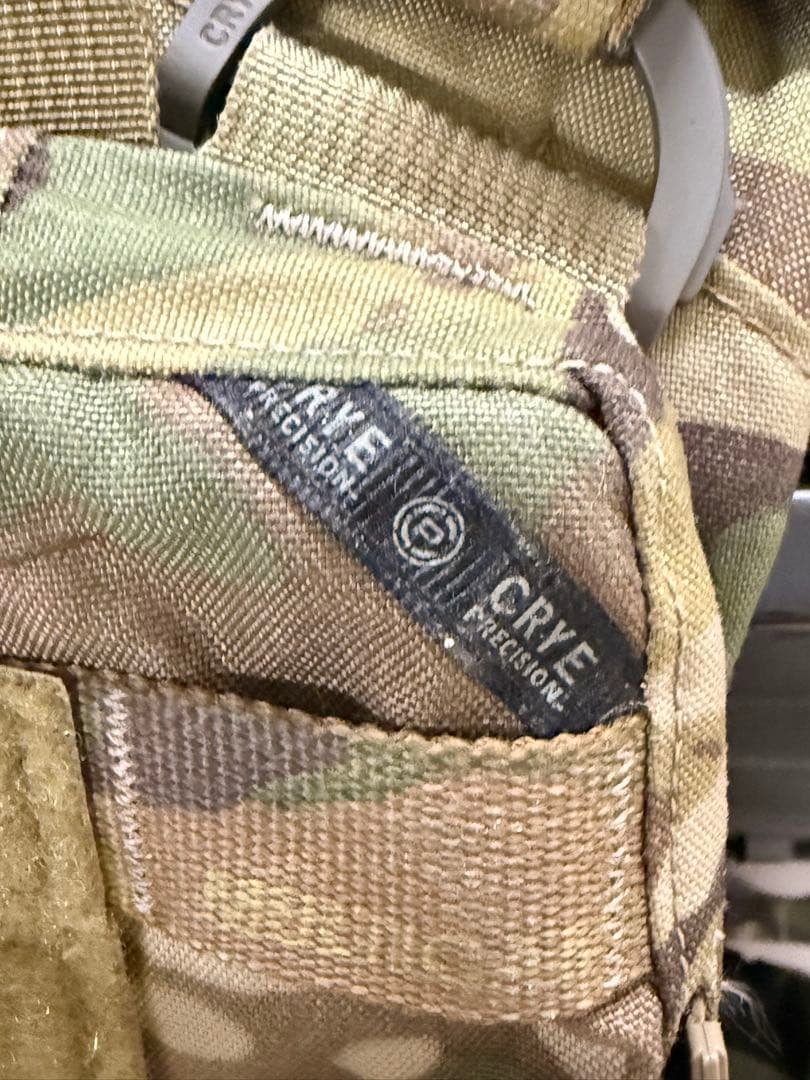 実物　CRYE Precision マルチカム AVS Mサイズ