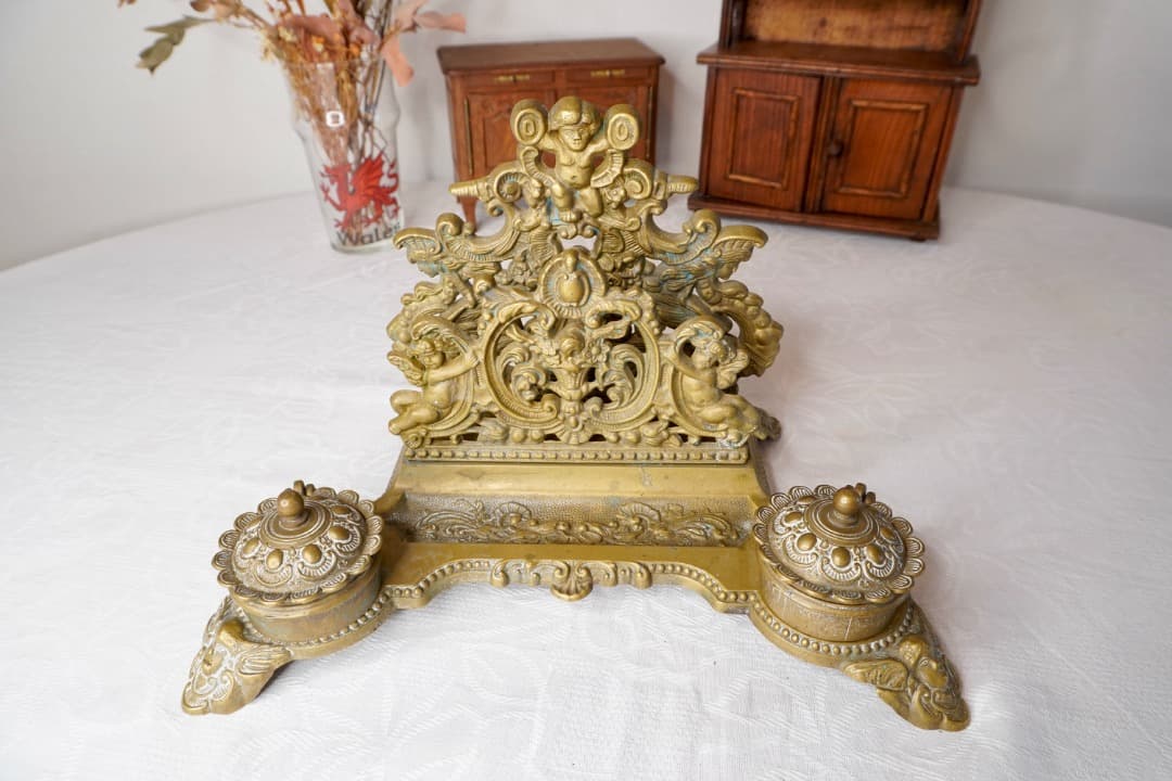 フランス アンティーク 天使と花かごのレタースタンド＆インクウェル