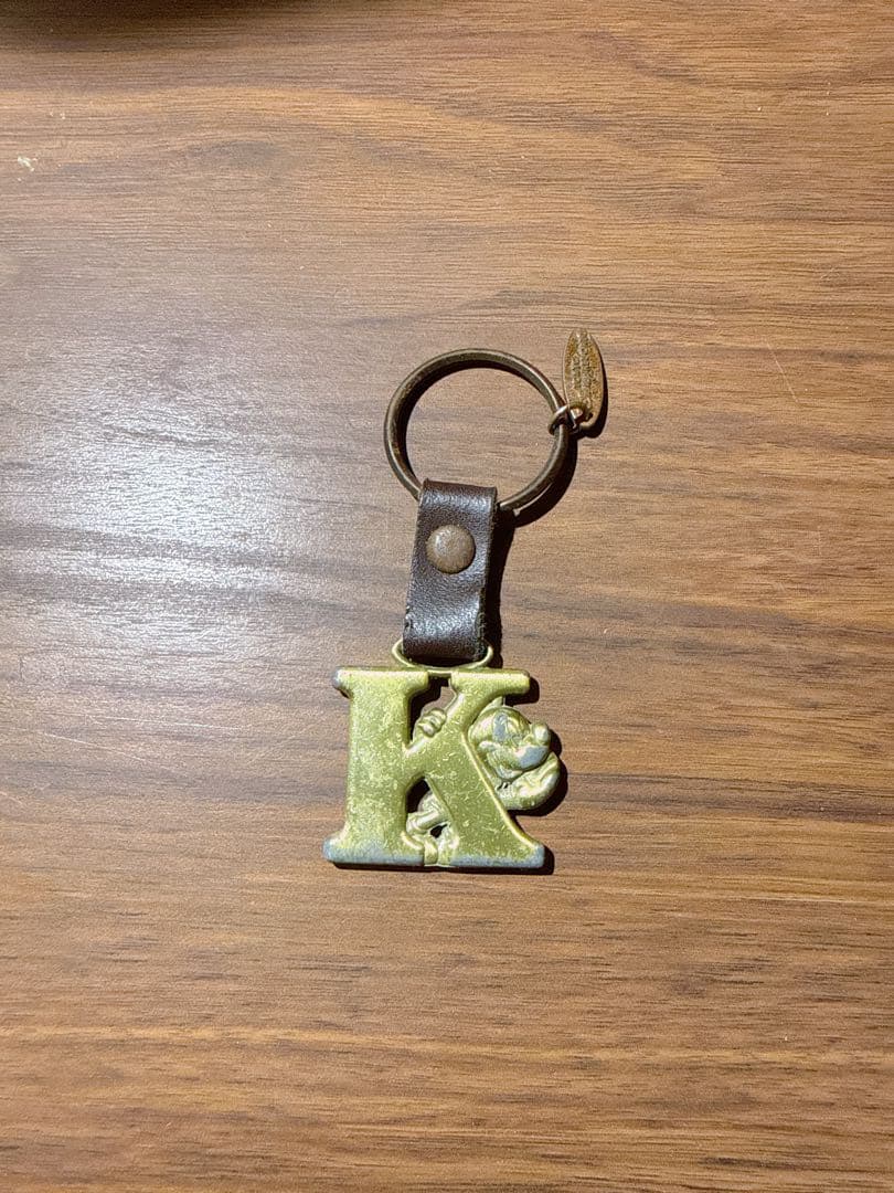 ディズニー　ミッキー　ゴールド アルファベット 'K' キーホルダー　希少