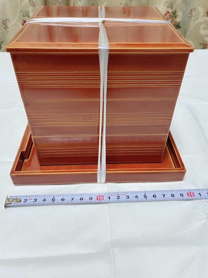 飛騨春慶塗　盆付き三段重1点・菓子盆1点　　合計2点セット