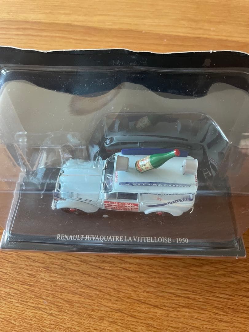 【ツールドフランス】Renault 1950年キャラバンカー　未開封フィギュア