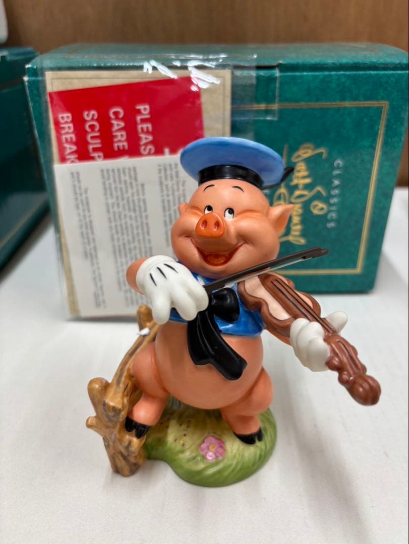 オオカミと三匹の子豚(赤頭巾) ディズニークラシックコレクション