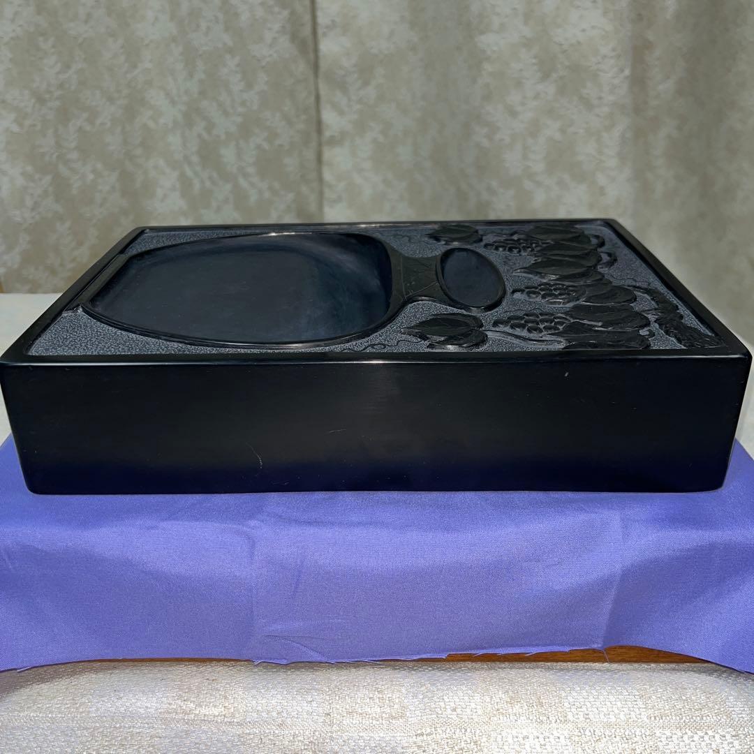 ⭕️雄勝硯　和峰　壺と葡萄彫刻の大型硯　美形美品　7Ｋg超　木製蓋と収容台付き