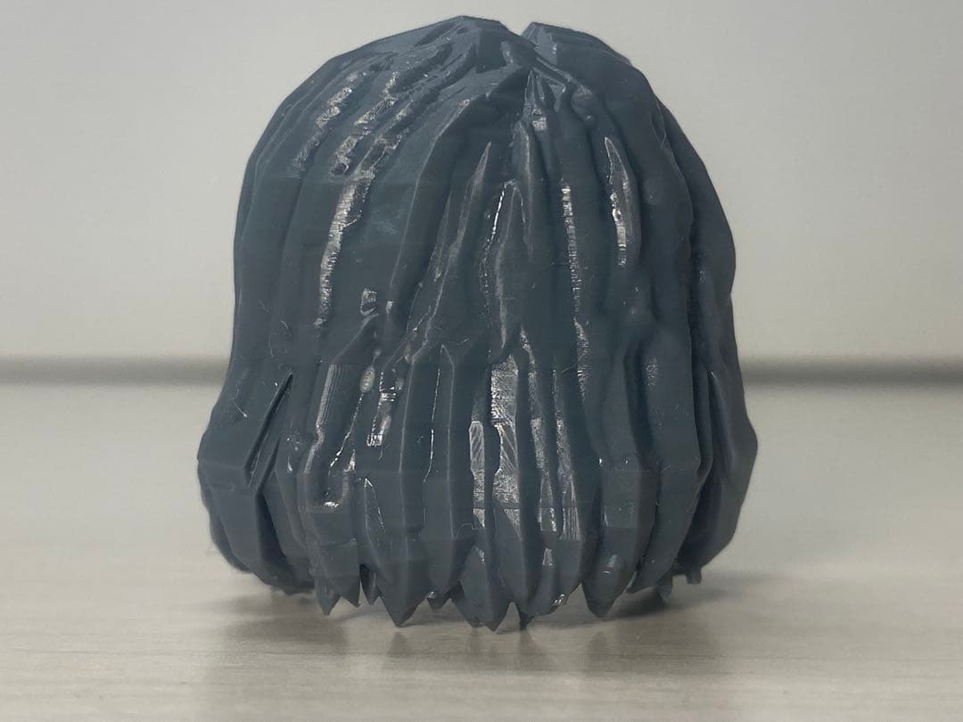 カート・コバーン像　2体　(片方は喫煙)