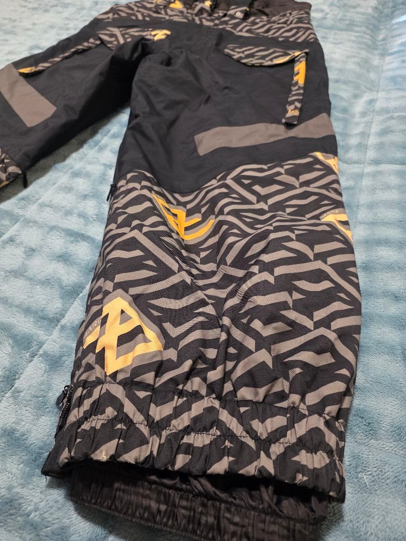 マークリーン　スノーボードウェア 黒/ゴールド 　上下セット　Sサイズ