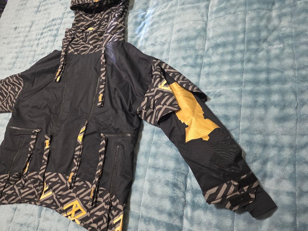 マークリーン　スノーボードウェア 黒/ゴールド 　上下セット　Sサイズ