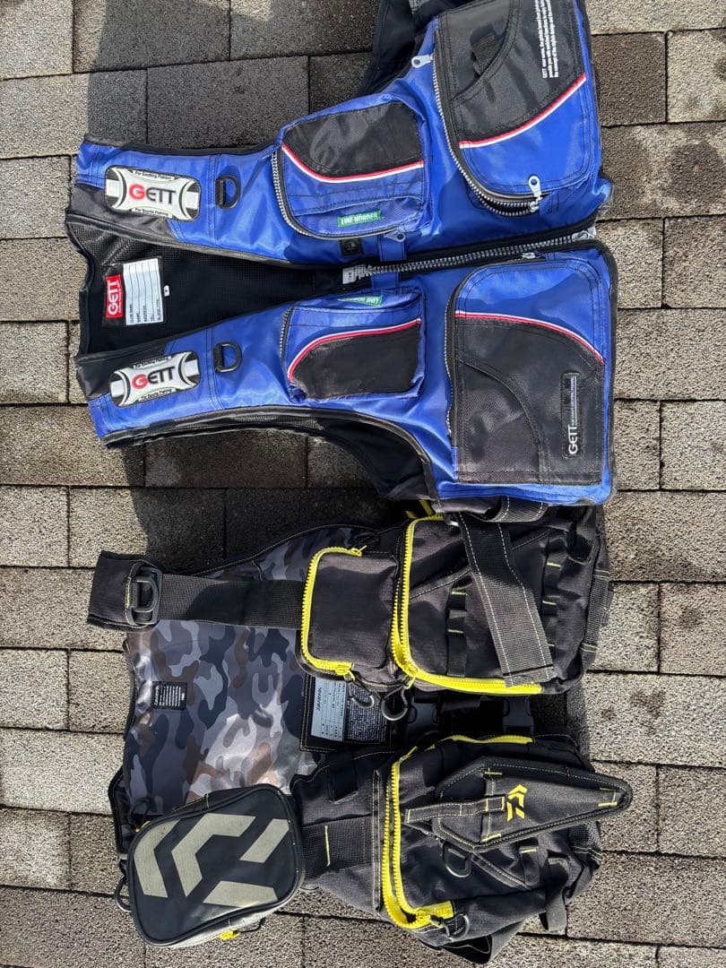 GETTとDaiwaのライフジャケット2着
