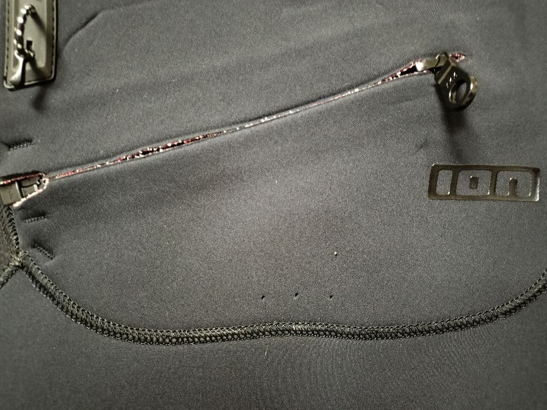 ION Seek Amp 6mm/5mm フード フロントジップ 　セミドライ