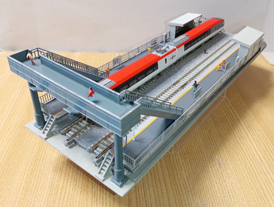 Nゲージ 対向式ホームセット（レール付き）ジオラマ ④