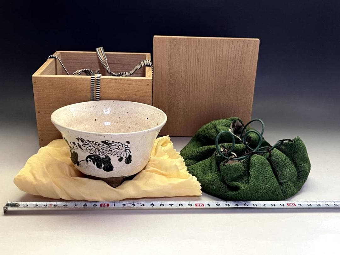 茶碗■犬山焼 白釉粉引き 秋桜絵（江戸期）お茶道具 仕覆、桐箱付 時代物 骨董■