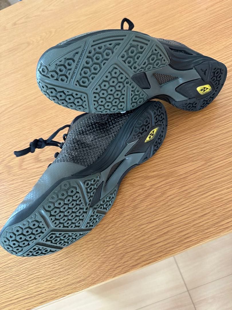 【試着のみ】YONEX ヨネックス 25.5cmバドミントンシューズ ブラック