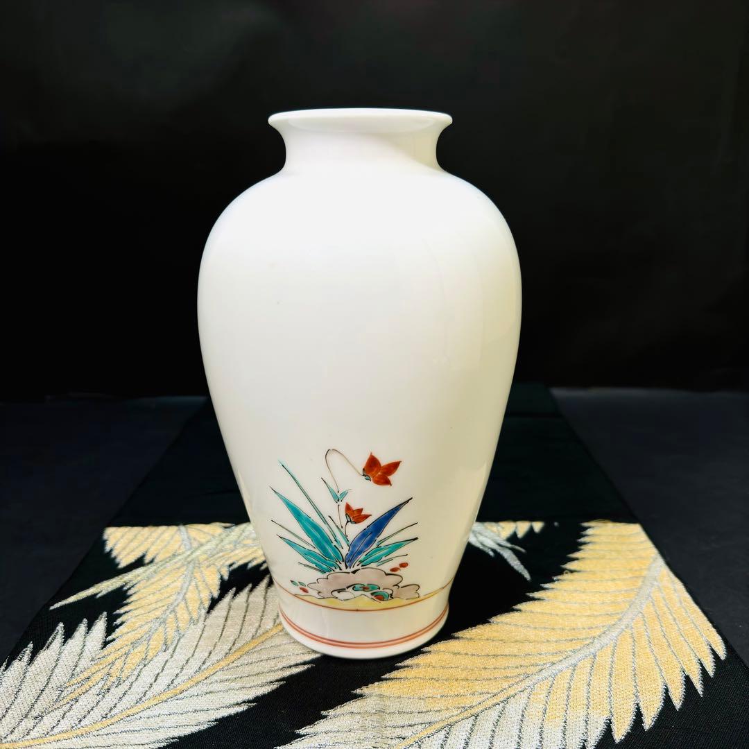 人間国宝　十三代柿右衛門　有田焼　染錦岩花草　花瓶