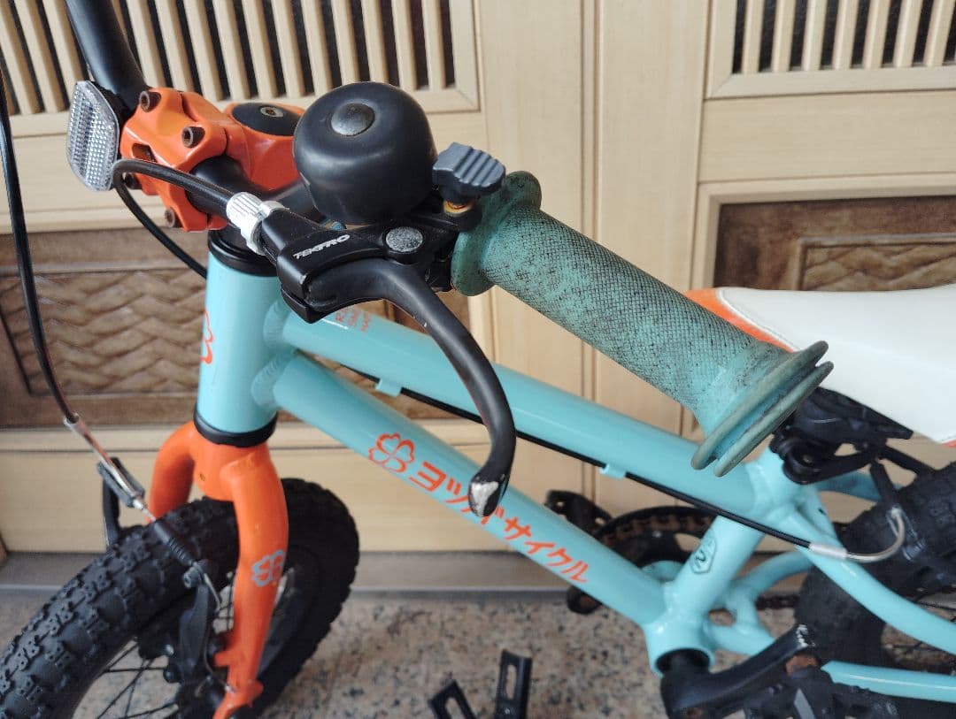 k*7様 【ヨツバサイクル】送料込み 12インチ 幼児用 キッズ自転車 補助輪付