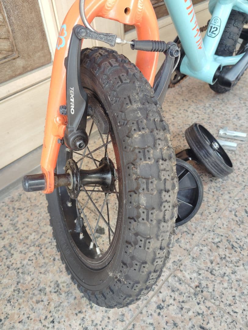 k*7様 【ヨツバサイクル】送料込み 12インチ 幼児用 キッズ自転車 補助輪付